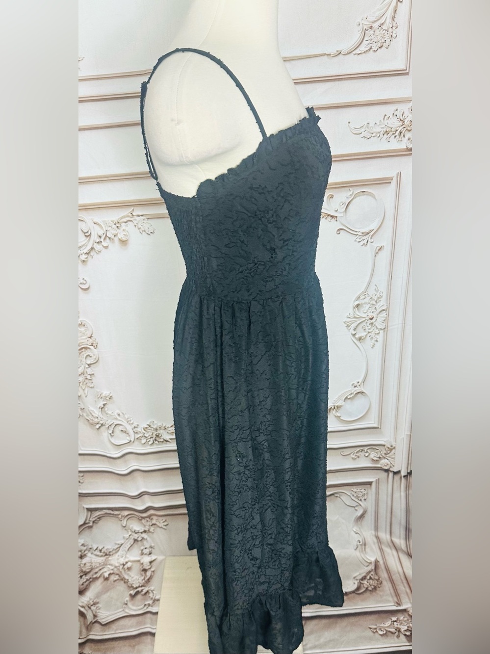 Black Lace-Trim Midi Dress with Spaghetti Straps - Picture 7 of 10
